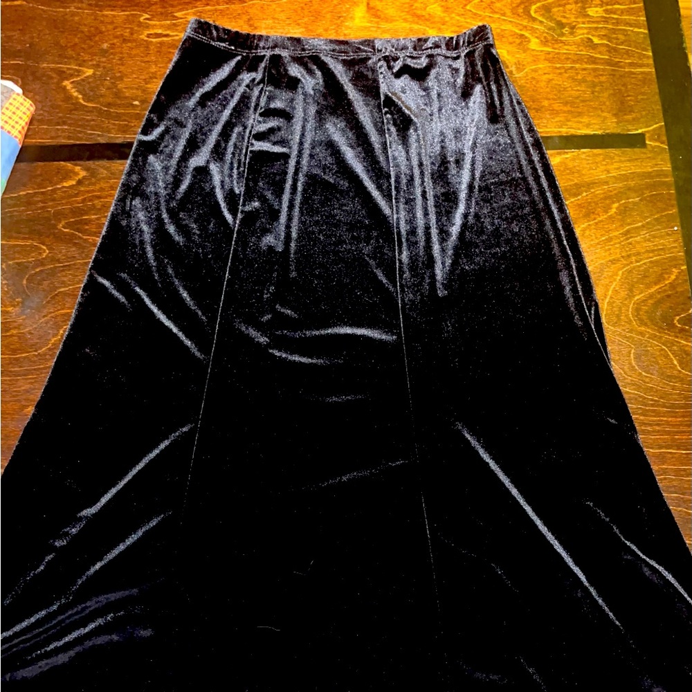 Black skirt mid length. Very comfortable